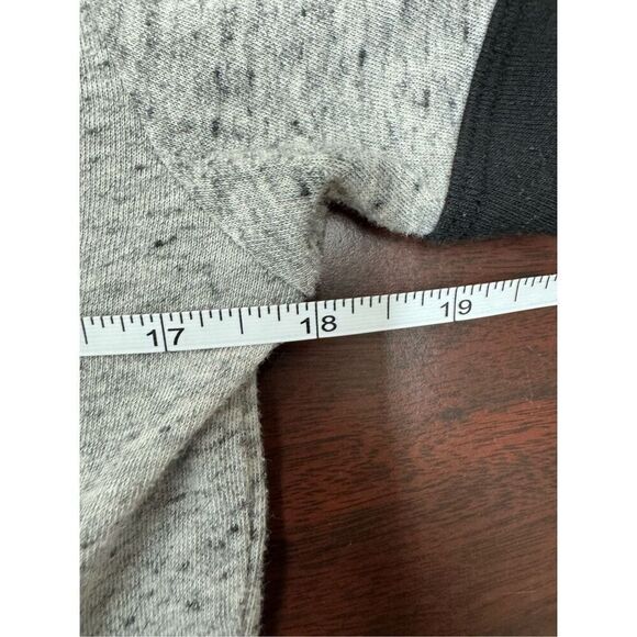 PINK Victoria’s Secret Short Sleeve Tee with Sequin Logo Size X-Small - Picture 8 of 9